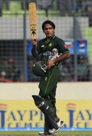 Mohammad Hafeez half-century fires Pakistan to 244 against Australia in third ODI Mohammad Hafeez half-century fires Pakistan to 244 against Australia in third ODI