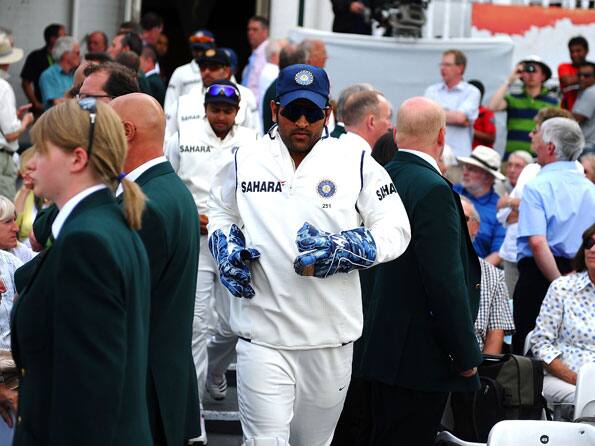 Dhoni's withdrawal of appeal against Bell wins him fans Dhoni's withdrawal of appeal against Bell wins him fans
