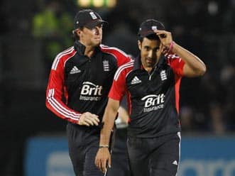 Dominant England crush West Indies in first T20