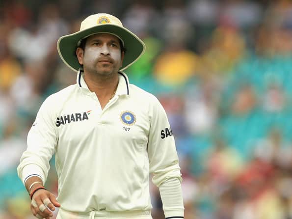 Sachin Tendulkar turns coach for nets bowlers Sachin Tendulkar turns coach for nets bowlers