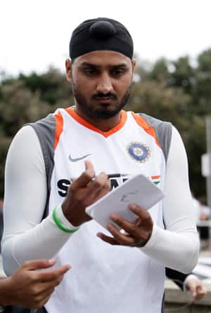 Harbhajan confident of Tendulkar hitting 100th ton in first Test Harbhajan confident of Tendulkar hitting 100th ton in first Test