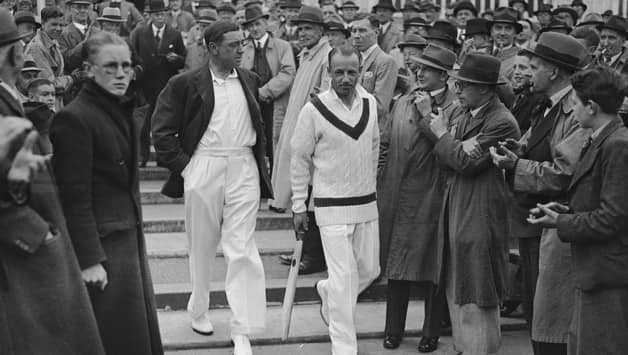 Wally Hammond (L) with Sir Don Bradman Wally Hammond (L) with Sir Don Bradman