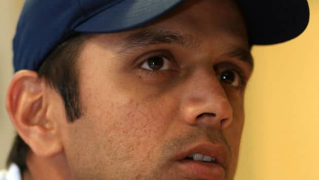 Rahul Dravid backs MS Dhoni to remain Indian captain Rahul Dravid backs MS Dhoni to remain Indian captain
