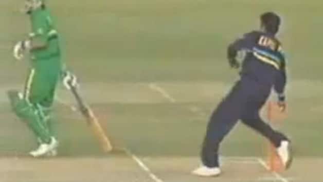 When India's Kapil Dev 'Mankaded' South Africa's Peter Kirsten...and got hit on the shin for it When India's Kapil Dev 'Mankaded' South Africa's Peter Kirsten...and got hit on the shin for it