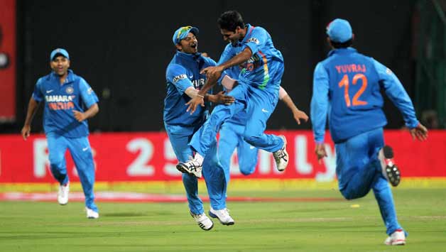 India vs Pakistan 2012: Jamshed, Younis steady Pakistan innings after Bhuvneshwar's double strike India vs Pakistan 2012: Jamshed, Younis steady Pakistan innings after Bhuvneshwar's double strike