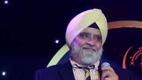 Bishan Singh Bedi takes Mushtaq Mohammad on Delhi tour