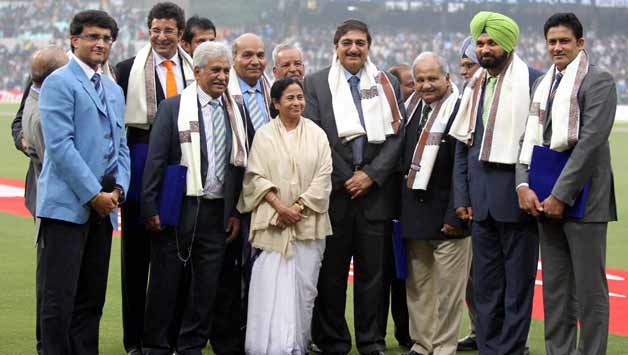 PCB gifts silver-coated Quran to Mamata Banerjee PCB gifts silver-coated Quran to Mamata Banerjee