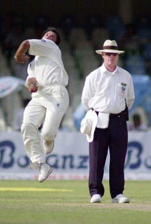 Shoaib Akhtar's career-best 6 for 11 crushes New Zealand at Lahore Shoaib Akhtar's career-best 6 for 11 crushes New Zealand at Lahore