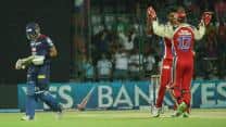 IPL 2013: Royal Challengers Bangalore edge spirited Delhi Daredevils by 4 runs