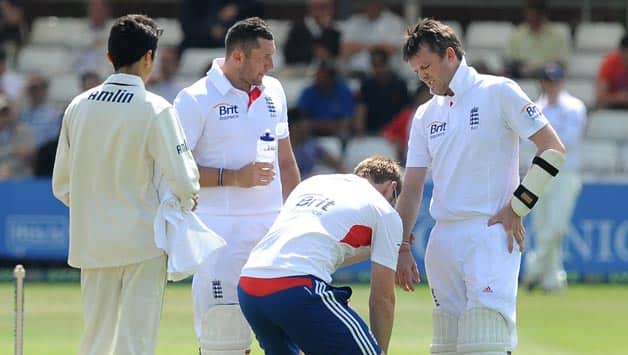 Graeme Swann avoids injury scare during warm-up match against Essex Graeme Swann avoids injury scare during warm-up match against Essex