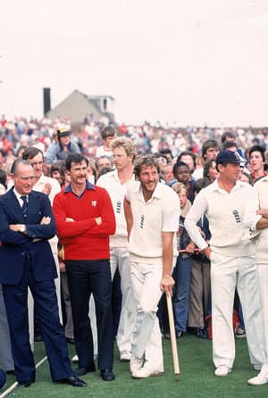 Ashes 1981: Ian Botham smashes the final nail in Australia’s coffin at Old Trafford Ashes 1981: Ian Botham smashes the final nail in Australia’s coffin at Old Trafford