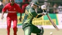 Zimbabwe restrict Pakistan to 244/7 in 1st ODI at Harare