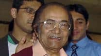 Hanif Mohammad to stay back in England for chemotherapy