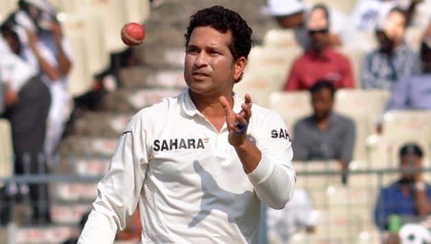 India vs West Indies 2013 Live Cricket Score, 2nd Test, Day 3 at Mumbai: Sachin Tendulkar comes into bowl India vs West Indies 2013 Live Cricket Score, 2nd Test, Day 3 at Mumbai: Sachin Tendulkar comes into bowl