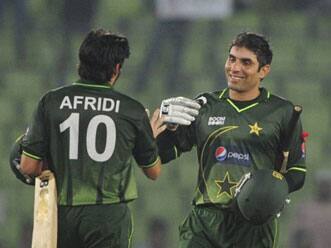 Afridi powers Pakistan win over Bangladesh