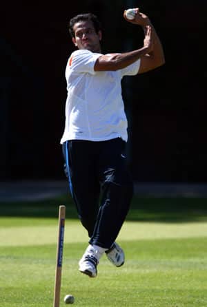 Irfan Pathan stakes strong claim to take injured Praveen's place in Indian team Irfan Pathan stakes strong claim to take injured Praveen's place in Indian team
