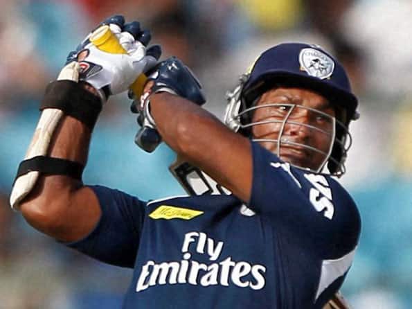 Deccan paying price for inexplicable strategies; Too much on Sanga's plate Deccan paying price for inexplicable strategies; Too much on Sanga's plate