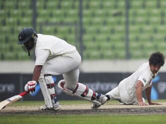 Pakistan make early inroads against Bangladesh on day one