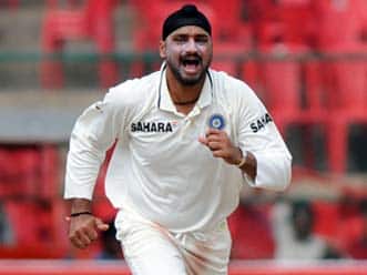 World sharply divided about Harbhajan rating as a spinner