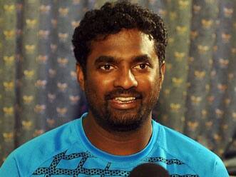 Muttiah Muralitharan presented cheque of £250,000 by Lycamobile