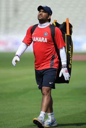 Dhoni has only three worries: His batting, his 'keeping & his captaincy Dhoni has only three worries: His batting, his 'keeping & his captaincy