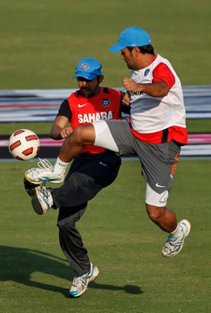 Frustrated Gambhir slams showboat Dhoni for stealing the limelight yet again! Frustrated Gambhir slams showboat Dhoni for stealing the limelight yet again!