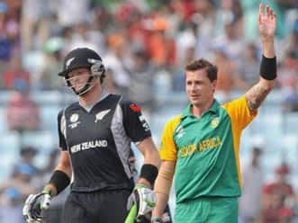Disciplined South Africa restrict New Zealand to 221