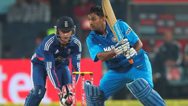 England win toss, elect to bowl first against India in second T20 match at Mumbai England win toss, elect to bowl first against India in second T20 match at Mumbai