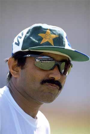 India vs Pakistan 2012-13: Salman Khurshid defends granting of visa to Javed Miandad India vs Pakistan 2012-13: Salman Khurshid defends granting of visa to Javed Miandad