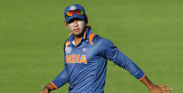 Unmukt Chand honoured by Uttarakhand CM Vijay Bahuguna Unmukt Chand honoured by Uttarakhand CM Vijay Bahuguna