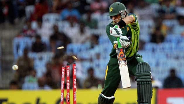 India vs Pakistan 2012-13 Live Cricket Score: Pakistan lose Misbah-ul-Haq as India look to seize control India vs Pakistan 2012-13 Live Cricket Score: Pakistan lose Misbah-ul-Haq as India look to seize control