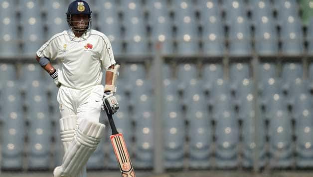 Irani Trophy 2013: Sachin Tendulkar reaches half-century but Mumbai lose four wickets at Lunch Irani Trophy 2013: Sachin Tendulkar reaches half-century but Mumbai lose four wickets at Lunch