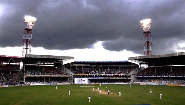 India vs Australia 2013: Minor fire breaks out in Chinnaswami Stadium during hosts' practice India vs Australia 2013: Minor fire breaks out in Chinnaswami Stadium during hosts' practice