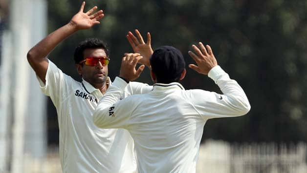 India vs Australia 2013: R Ashwin thought of emulating Anil Kumble's feat during first day's play India vs Australia 2013: R Ashwin thought of emulating Anil Kumble's feat during first day's play