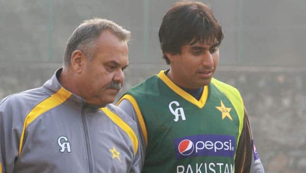 Dav Whatmore should resign as Pakistan coach, says Moin Khan Dav Whatmore should resign as Pakistan coach, says Moin Khan