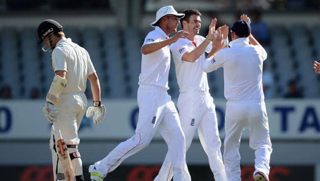 New Zealand lose quick wickets after bowling out England for 204 on Day 3 New Zealand lose quick wickets after bowling out England for 204 on Day 3