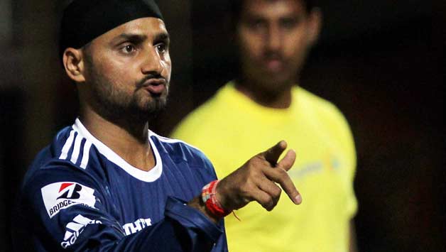 Harbhajan Singh lends helping hand to stranded Uttarakhand pilgrims Harbhajan Singh lends helping hand to stranded Uttarakhand pilgrims
