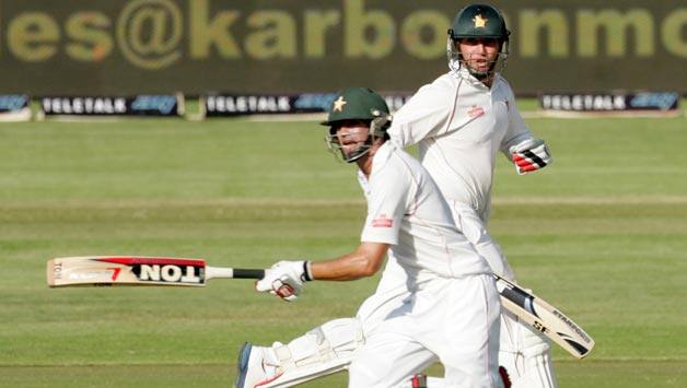 Zimbabwe's lead surges to 422 as Bangladesh in deep trouble Zimbabwe's lead surges to 422 as Bangladesh in deep trouble