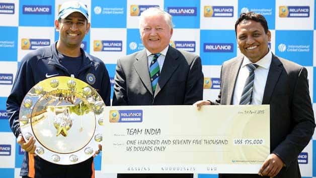 MS Dhoni receives ICC ODI Championship Shield MS Dhoni receives ICC ODI Championship Shield