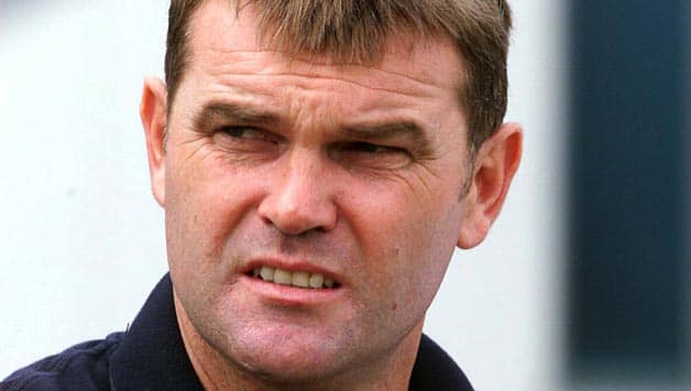 Martin Crowe to cut all ties with cricket to reduce stress levels after cancer Martin Crowe to cut all ties with cricket to reduce stress levels after cancer