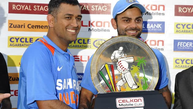 MS Dhoni, Virat Kohli lift tri-series trophy after presenter forgets to invite winning captain MS Dhoni, Virat Kohli lift tri-series trophy after presenter forgets to invite winning captain