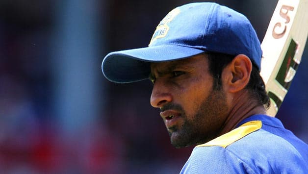 Abdul Razzaq, Shoaib Malik step up their campaign to earn national recall Abdul Razzaq, Shoaib Malik step up their campaign to earn national recall