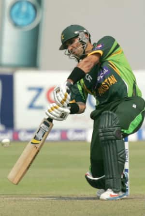 Misbah-ul-Haq, Ahmed Shehzad guide Pakistan to 260/6 against Zimbabwe in 3rd ODI Misbah-ul-Haq, Ahmed Shehzad guide Pakistan to 260/6 against Zimbabwe in 3rd ODI