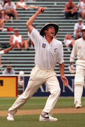 Stephen Fleming takes 7 catches in a Test to equal world record Stephen Fleming takes 7 catches in a Test to equal world record