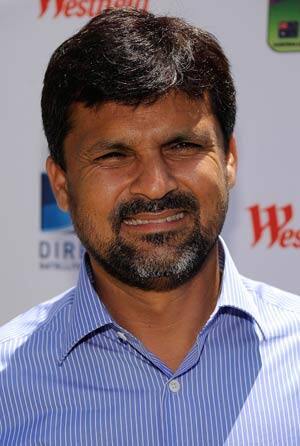Moin Khan: Don't sack Misbah-ul-Haq, change his captaincy approach Moin Khan: Don't sack Misbah-ul-Haq, change his captaincy approach