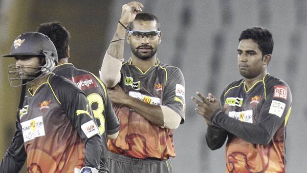 CLT20 2013: Sunrisers Hyderabad's clash against Brisbane Heat delayed due to rain CLT20 2013: Sunrisers Hyderabad's clash against Brisbane Heat delayed due to rain