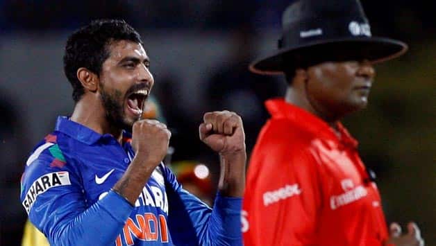 India vs Australia 2013 3rd ODI: Yuvraj, Jadeja strangle Australian batsmen; Score XXX/3 in 27 overs India vs Australia 2013 3rd ODI: Yuvraj, Jadeja strangle Australian batsmen; Score XXX/3 in 27 overs