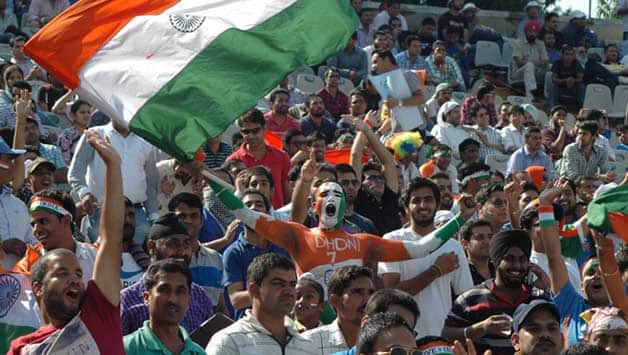 India vs Australia 2013: Police resort to lathicharge to disperse cricket fans crowding for 6th ODI tickets India vs Australia 2013: Police resort to lathicharge to disperse cricket fans crowding for 6th ODI tickets