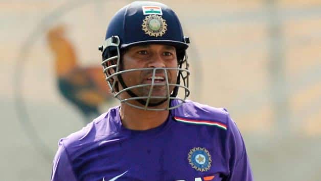 Sachin Tendulkar trains with Team India ahead of opening Test at Kolkata Sachin Tendulkar trains with Team India ahead of opening Test at Kolkata